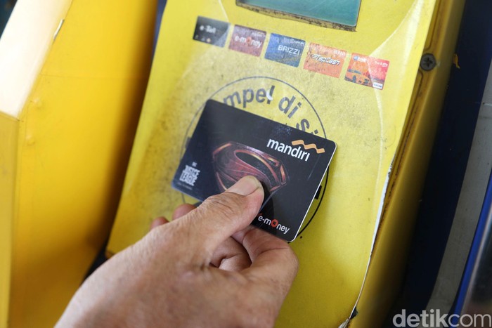Mulai besok seluruh Gerbang tol hanya melayani non-tunai. Yuk segera gunakan kartu elektronik (e-Toll).