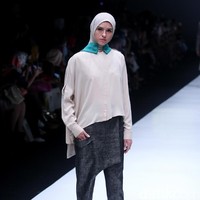 koleksi terbaru L.tru dan Mice Cartoon menampilkan koleksi busana cerah bersiluet simpel dan elegan. Yang mengangkat tema Dear Women di Jakarta Fashion Week 2018, Senayan City, Jakarta. Foto: Mohammad Abduh/Wolipop