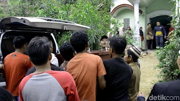 jenazah Aten tiba di Pekalongan