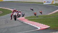 Danilo Petrucci dari Italia melaju motornya di Sirkuit Sepang. Jika soal pengereman paling susah di Motegi, maka Sirkuit Sepang rupanya yang memiliki tekanan gravitasi paling besar. Pebalap Loris Baz saat kecelakaan di trek lurus dalam 250 km per jam, dia mendapatkan gaya gravitasi sebesar 29,9 G di bahunya. Sebagai perbandingan, pilot pesawat tempur F-16 hanya mendapatkan tekanan gravitasi sebesar 9G. Foto: Mirco Lazzari gp/Getty Images