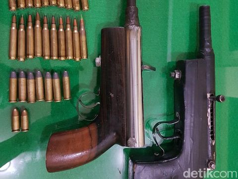  Barang-barang yang ditemukan saat penyergapan terduga teroris di NTB