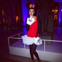 Model Joan Smalls tampil unik menjadi Minnie Mouse. Foto: Instagram