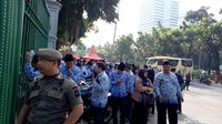 PNS DKI Jakarta terlambat mengikuti upacara peringatan Hari Sumpah Pemuda