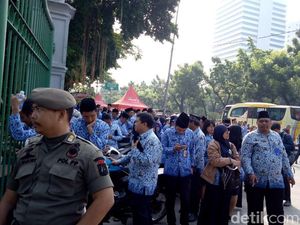 PNS DKI Berani Bolos Hari Ini? Siap-siap Tak Dapat Tunjangan