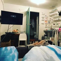 Meski terlihat kecil dari luar, rumah mungil yang dibangun Charlotte ini memiliki interior yang luar biasa. Foto: Facebook