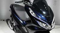 Honda PCX hybrid, lampu PCX model anyar ini lebih cakep dari PCX buatan Thailand yang sedang dijual di Indonesia. Foto: Rangga Rahadiansyah