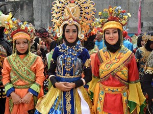 Saat Pelajar Bandung Berkostum Unik dan Khas Daerah