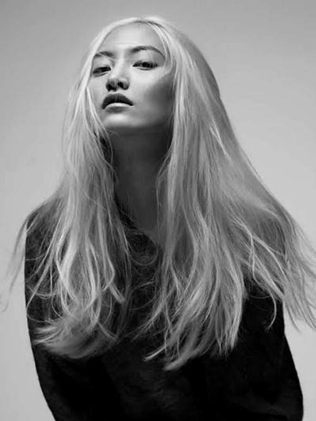 Daul Kim, model menjanjikan asal Korea Selatan, mengakhiri hidupnya di usia 20 tahun dengan menggantung diri di apartemennya di Paris, Prancis. Kabarnya, ia nekat bunuh diri karena stres bekerja. Dia model yang luar biasa, tapi dia selalu bilang bekerja sebagai model kerap membuatnya tertekan, ungkap seorang staf agensi model seperti dikutip Telegraph. (Foto: ist.)