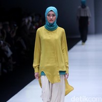 koleksi terbaru L.tru dan Mice Cartoon menampilkan koleksi busana cerah bersiluet simpel dan elegan. Yang mengangkat tema Dear Women di Jakarta Fashion Week 2018, Senayan City, Jakarta. Foto: Mohammad Abduh/Wolipop