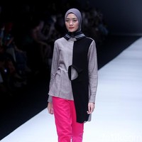 koleksi terbaru L.tru dan Mice Cartoon menampilkan koleksi busana cerah bersiluet simpel dan elegan. Yang mengangkat tema Dear Women di Jakarta Fashion Week 2018, Senayan City, Jakarta. Foto: Mohammad Abduh/Wolipop