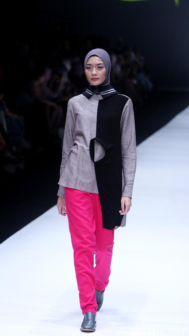 koleksi terbaru L.tru dan Mice Cartoon menampilkan koleksi busana cerah bersiluet simpel dan elegan. Yang mengangkat tema Dear Women di Jakarta Fashion Week 2018, Senayan City, Jakarta. Foto: Mohammad Abduh/Wolipop