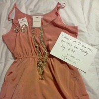 Tidak ada yang lebih romantis dari aksi suami memberikan istri kejutan untuk kencan. Apalagi segala sesuatunya mulai dari baju sampai lokasi kencan sudah disiapkan.Foto: Dok. Bored Panda