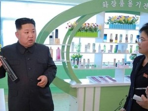 Kim Jong-Un dan Istri Berkunjung ke Pabrik Kosmetik