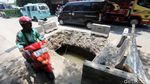 Begini Lubang Menganga di Lodan Raya yang Bahayakan Pengendara