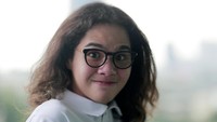 Hingga kini, Dul Jaelani masih rutin mendengarkan The Beatles, Radiohead, dan yang lainnya. Foto: Asep Syaifullah