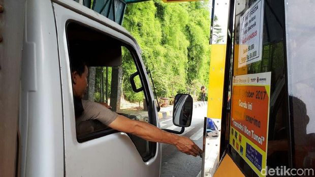 Tol Tak Lagi Layani Pembayaran Tunai, Begini Kondisinya.