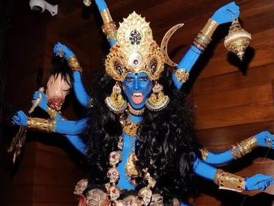 Foto: Kostum Halloween Selebriti Paling Kontroversial yang Pernah Ada