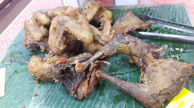 Ayam (pecel ndeso).