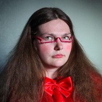 Salah satu masalah wanita Asia adalah lipatan kelopak mata yang tidak dalam. Mungkin bisa dibantu dengan alat ini. Foto: Evija Laivina