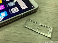 Menggenggam Oppo F5, Jagoan Selfie Berlayar Penuh