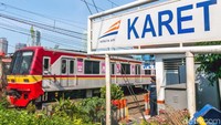 Perlintasan sebidang kereta api di Jalan KH Mas Mansyur, Tanah Abang, Jakarta Pusat rencananya akan segera ditutup.