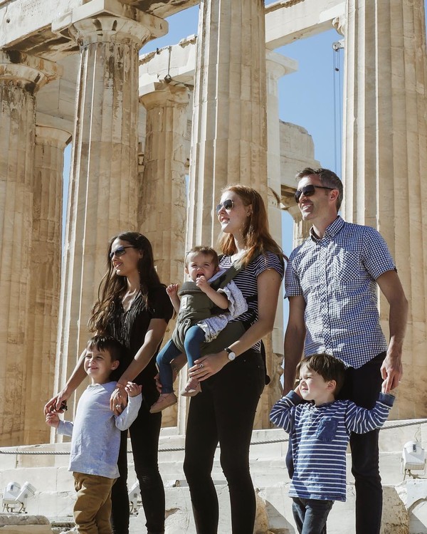 Keluarga ini menjual rumahnya, lalu pergi traveling keliling dunia dengan 3 anak kecil. Seru! (Instagram/FiveTakeFlight) Keluarga ini menjual rumahnya, lalu pergi traveling keliling dunia dengan 3 anak kecil. Seru! (Instagram/FiveTakeFlight)