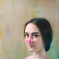 Penjepit hidung agar mancung banyak ditawarkan di situs belanja. Alat ini lebih mirip jepitan rambut. Foto: Evija Laivina