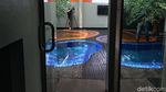 Melihat Kolam Cetek Warna-warni di Lantai 7 Hotel Alexis