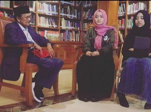 Saat Habibie Khusyuk Dengarkan Lantunan Alquran Putri Yusuf Mansur