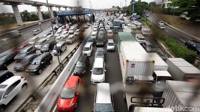 Sudah Pakai e-Toll, Macet Masih Terjadi