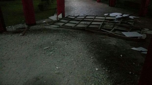 Kerusakan Bandara Pattimura: Plafon Rontok dan Kaca Tower Pecah