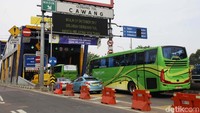 Hal berbeda terjadi di Pintu Tol Cawang dan Pedati.
