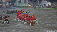 Lomba ini jadi daya tarik tersendiri terutama pada saat peringatan hari-hari besar. Wisatawan pun bisa nonton serunya lomba ini (Raja Adil/detikTravel)
