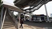 Halte ini terletak di perempatan depan kantor Kejaksaan Agung, Jakarta Selatan.