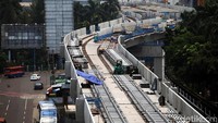 Jalur MRT tampak berkelok-kelok.