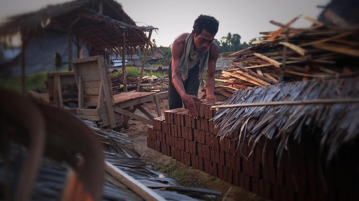 Nasib Pengrajin Bata Merah yang Tak Lagi Cerah