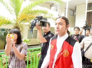 Tak Hadir di Sidang Ello, Aurelie Moeremans Tetap Beri Dukungan