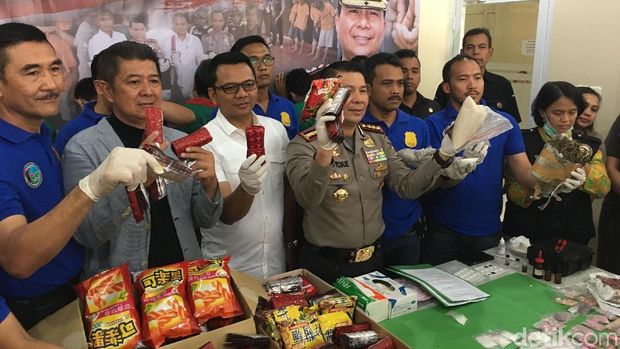 Polres Jakbar Musnahkan 1 Kg Sabu dan 45.000 Pil Happy Five