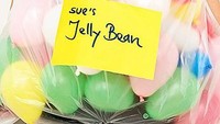 Dikemas menggunakan kantong khusus dan diisi dengan busa berbentuk kacang, Anda sepertinya tidak membutuhkan permen lainnya. Foto: Istimewa