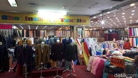 Para pedagang tidak mengetahui pasti penyebab sepinya pembeli. Namun, isu yang beredar di kalangan pedagang, hal ini disebabkan daya beli masyarakat yang turun dan keberadaan e-commerce.