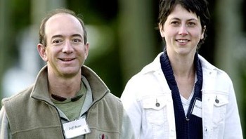 Mereka lalu menikah pada tahun 1993. Keluarga ini sebenarnya sudah mapan karena Bezos punya posisi Vice President di D.E Shaw. Tapi Bezos tidak ingin terjebak zona nyaman dan bermimpi punya bisnis sendiri. MacKenzie ternyata mendukungnya penuh. Foto: istimewa