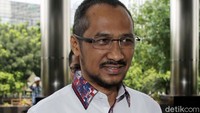 Samad menyebut seluruh pimpinan KPK baik yang masih menjabat atau purna tugas harus memiliki sensitivitas untuk selalu mendukung KPK. Dia juga menyebut seluruh pimpinan atau eks pimpinan KPK tentunya harus bertanggungjawab dengan kondisi terkini KPK.