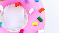 Berbentuk bulat dan memiliki lubang ditengah ini bisa Anda buat dengan mengisi busa di dalam bulatannya. Agar terlihat lebih fluffy. Foto: Istimewa