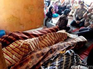 Kisah Dramatis Warga Evakuasi Jasad Korban Longsor Rancabali