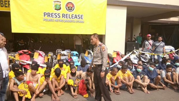 32 Pelaku ditangkap.