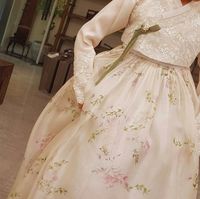 Hanbok yang diduga akan dipakai Song Hye Kyo untuk resepsi pernikahan.