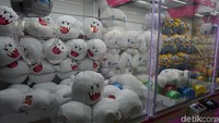 Atau mau coba game ketangkasan dengan hadiah boneka. Silakan coba saja, iseng-iseng berhadiah (Wahyu/detikTravel)