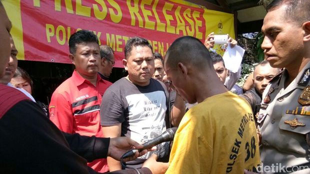 Samsul, pelaku yang menculik dan menjual bocah RS ditangkap (kaus kuning)