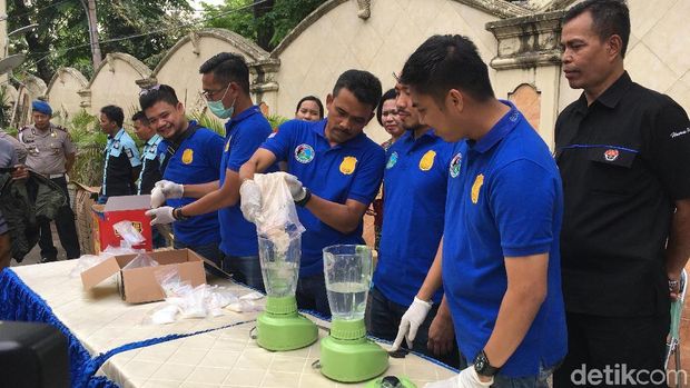 Polres Jakbar Musnahkan 1 Kg Sabu dan 45.000 Pil Happy Five