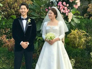 Christian Dior Ungkap Proses Pembuatan Gaun Pernikahan Song Hye Kyo